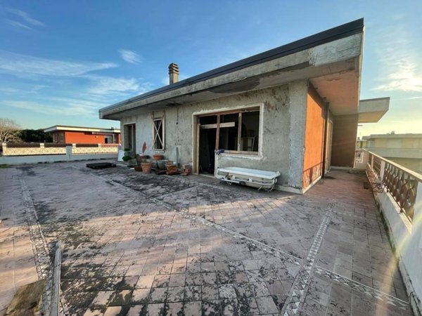 appartamento in vendita a Carrara in zona Marina di Carrara