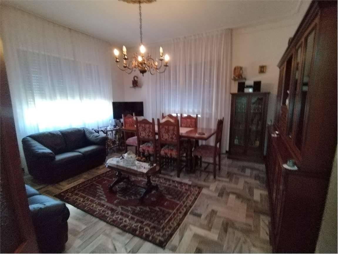 casa indipendente in vendita a Carrara in zona Avenza