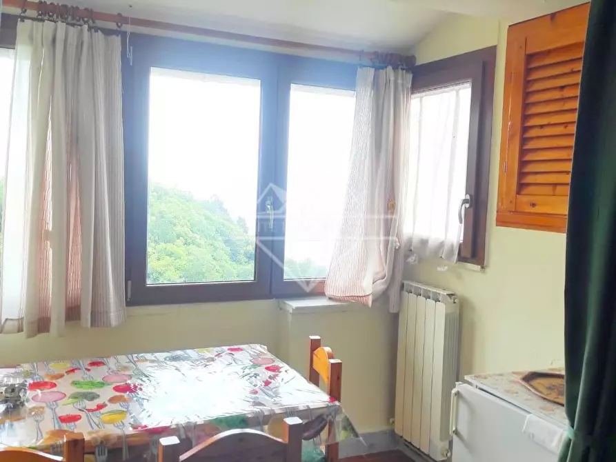 appartamento in vendita a Carrara in zona Castelpoggio