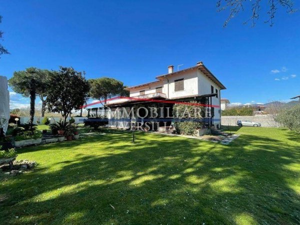 casa indipendente in vendita a Carrara in zona Marina di Carrara