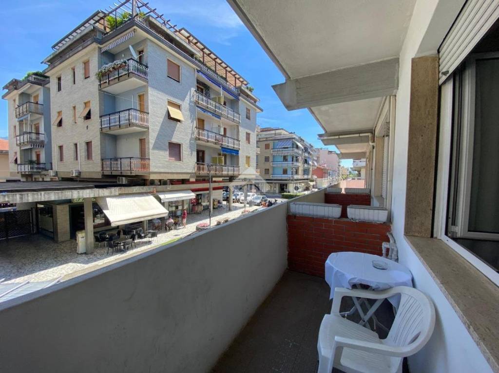 appartamento in vendita a Carrara in zona Marina di Carrara