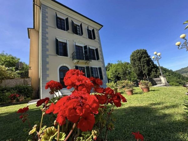 casa indipendente in vendita a Carrara