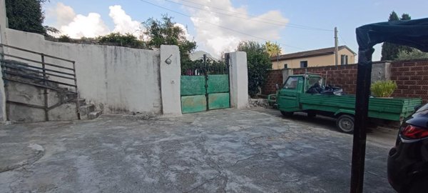 casa indipendente in vendita a Carrara in zona Avenza