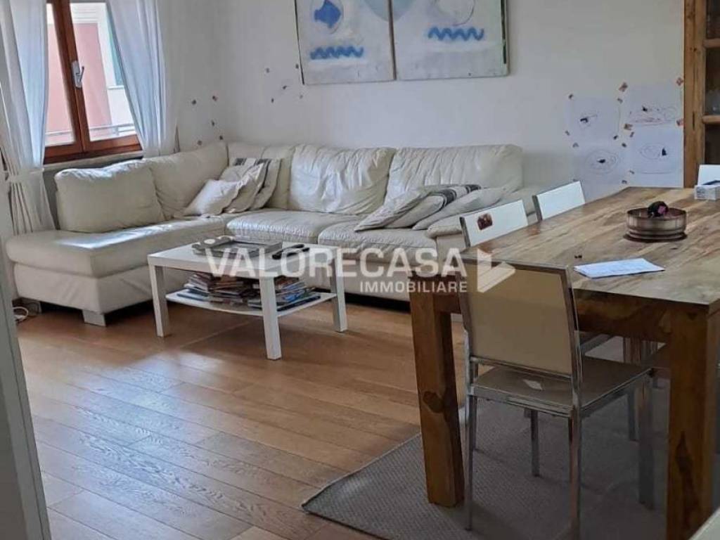 appartamento in vendita a Carrara in zona Marina di Carrara