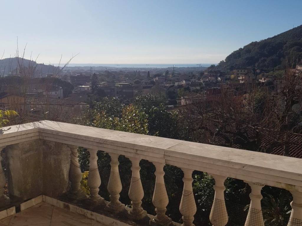 casa indipendente in vendita a Carrara in zona Fossone