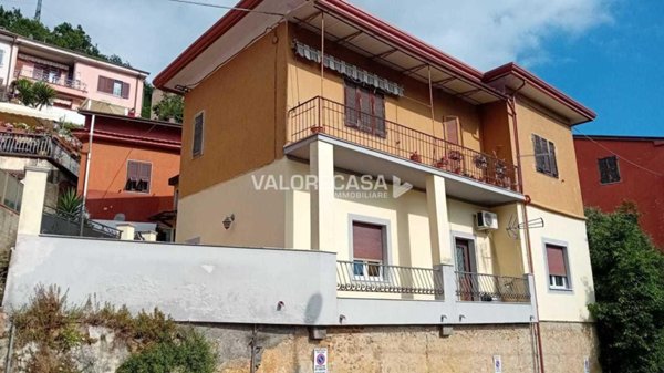 casa indipendente in vendita a Carrara in zona Codena