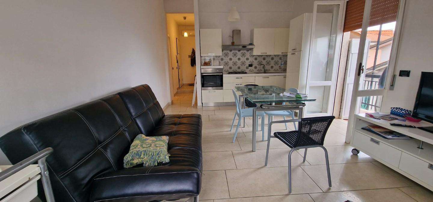 appartamento in vendita a Carrara in zona Marina di Carrara