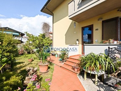 casa indipendente in vendita a Carrara