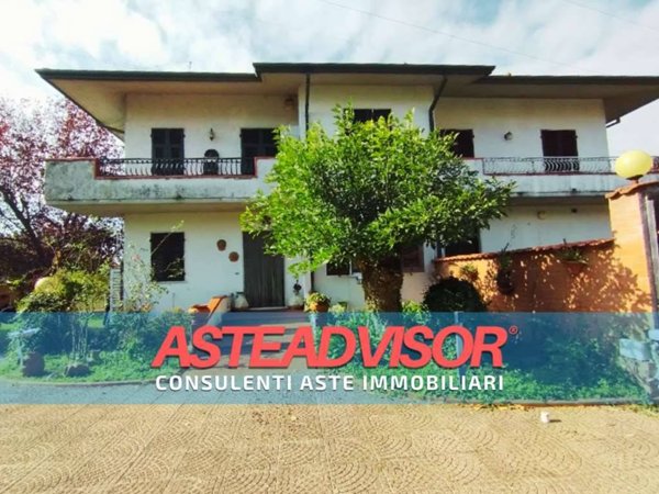 casa indipendente in vendita a Carrara