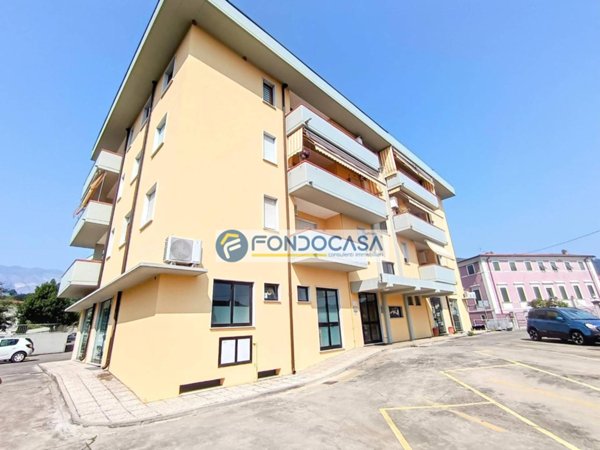 appartamento in vendita a Carrara in zona Bonascola