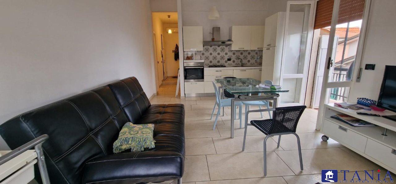 appartamento in vendita a Carrara in zona Avenza