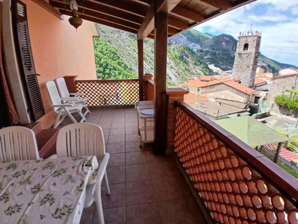 casa indipendente in vendita a Carrara in zona Miseglia