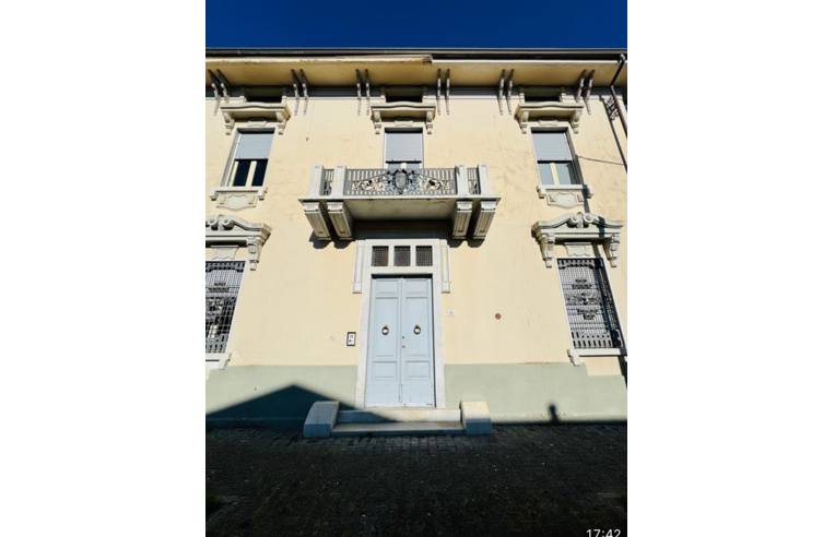 casa indipendente in vendita a Carrara in zona Marina di Carrara