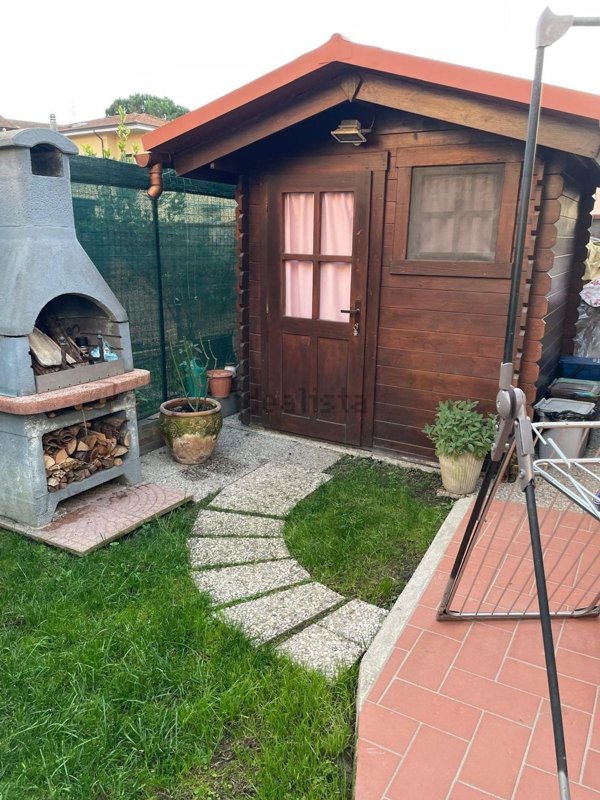 casa indipendente in vendita a Carrara in zona Bonascola