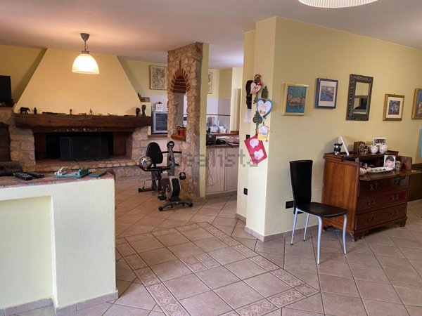casa indipendente in vendita a Carrara in zona Centro Città