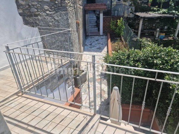 quadrivano in vendita a Carrara in zona Colonnata