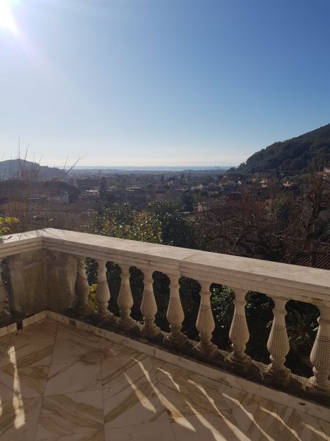 casa indipendente in vendita a Carrara in zona Fossola