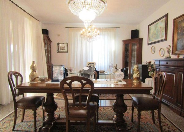 casa indipendente in vendita a Carrara in zona Marina di Carrara
