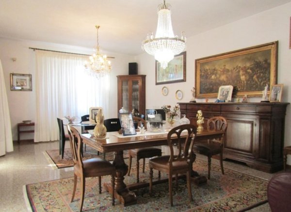 casa indipendente in vendita a Carrara in zona Marina di Carrara