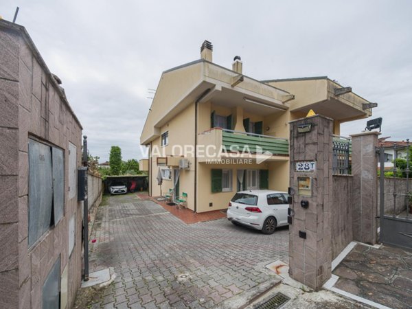 casa indipendente in vendita a Carrara in zona Fossone
