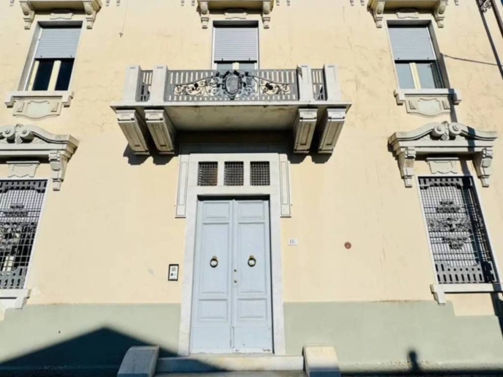 casa indipendente in vendita a Carrara in zona Marina di Carrara