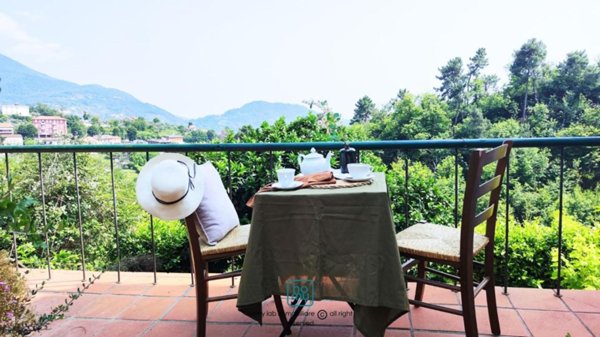 casa indipendente in vendita a Carrara in zona Sorgnano