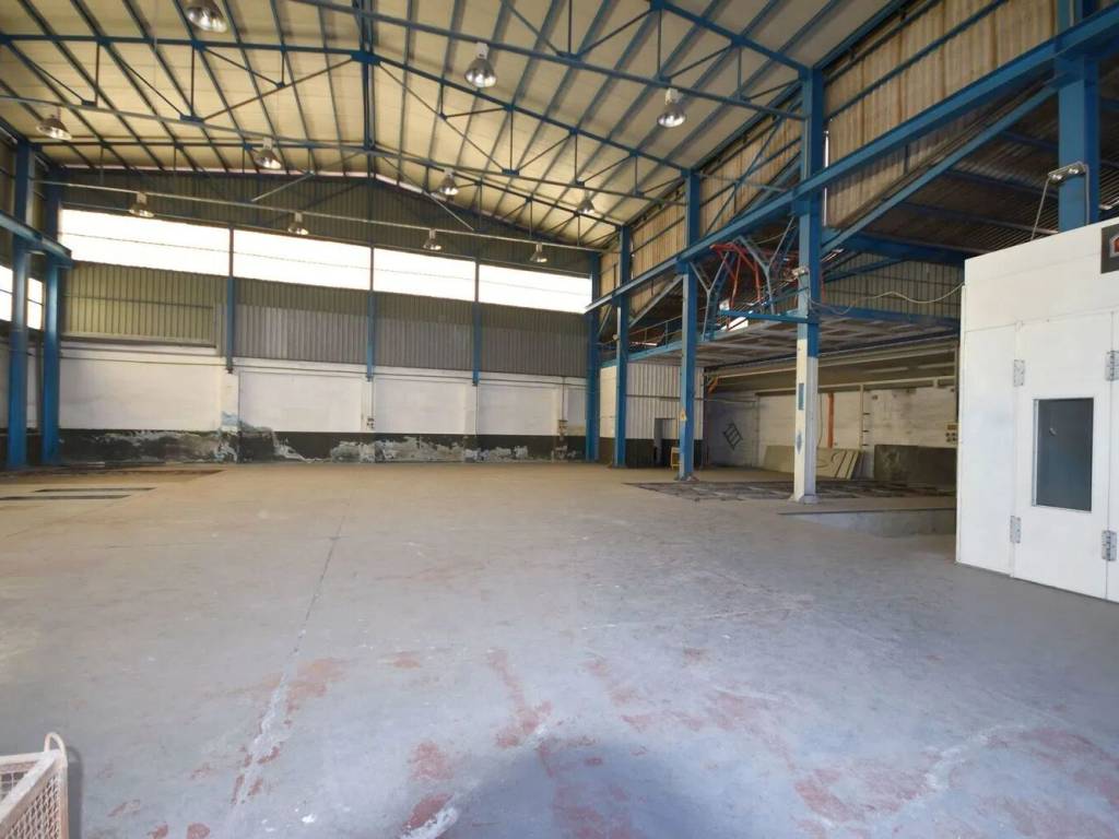 locale commerciale in vendita a Carrara in zona Avenza