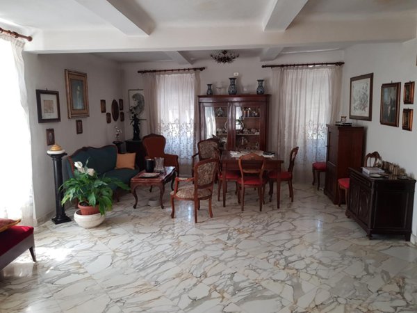 casa indipendente in vendita a Carrara in zona Fontia