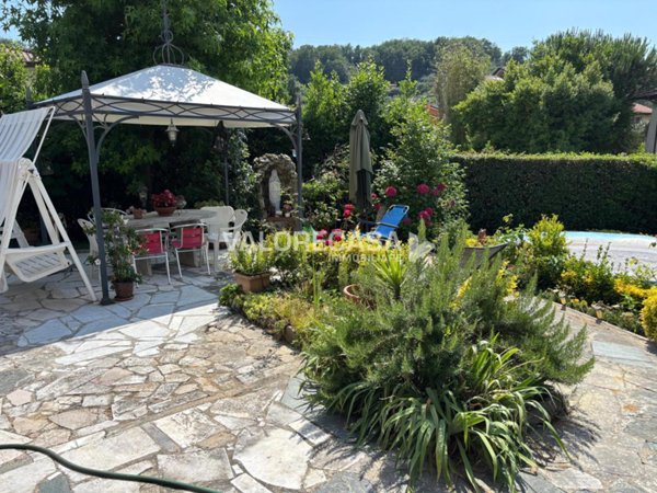 casa indipendente in vendita a Carrara in zona Bonascola