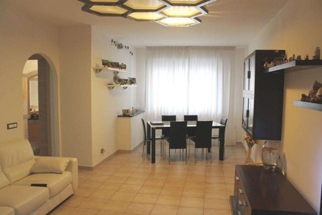 appartamento in vendita a Carrara in zona Avenza