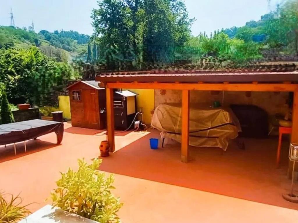 casa indipendente in vendita a Carrara in zona Bonascola