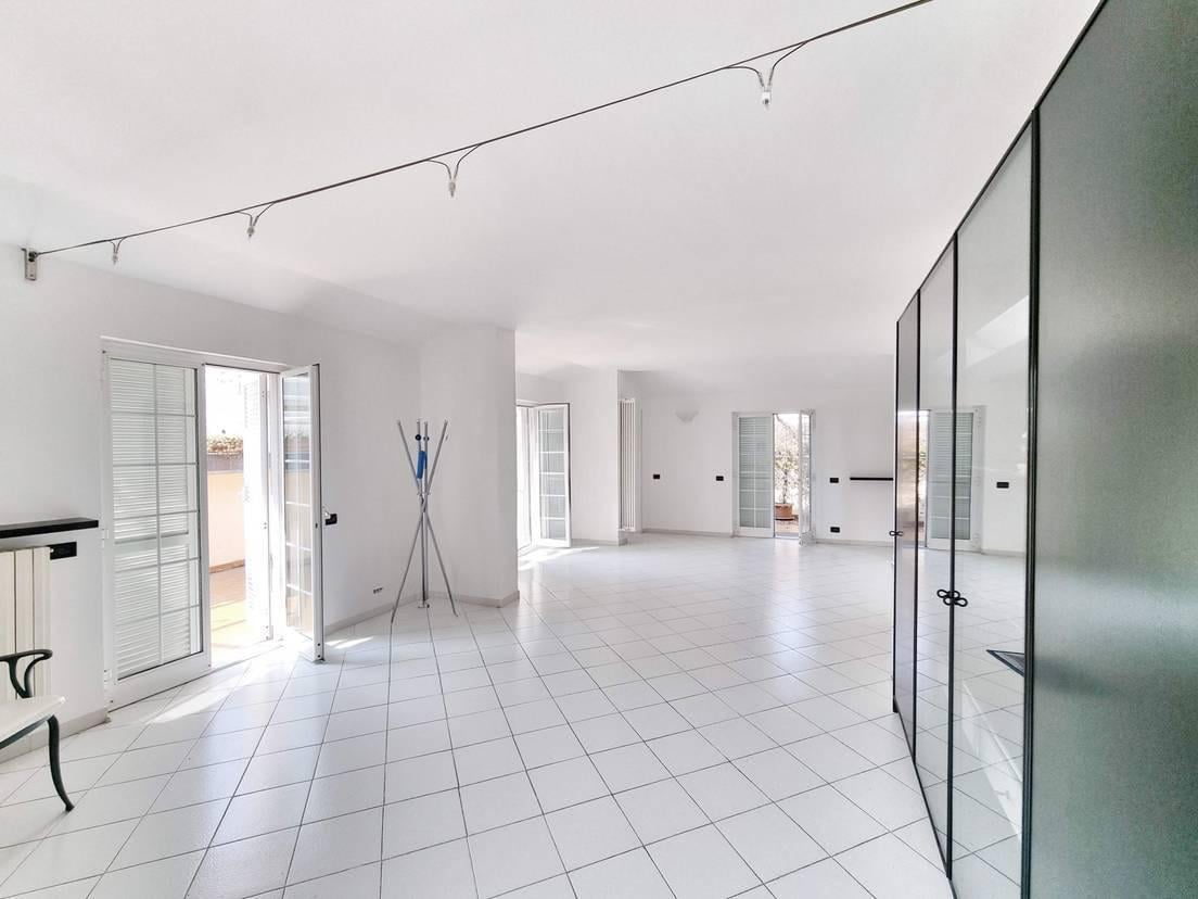 appartamento in vendita a Carrara in zona Marina di Carrara