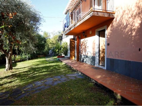 appartamento in vendita a Carrara in zona Stabbio