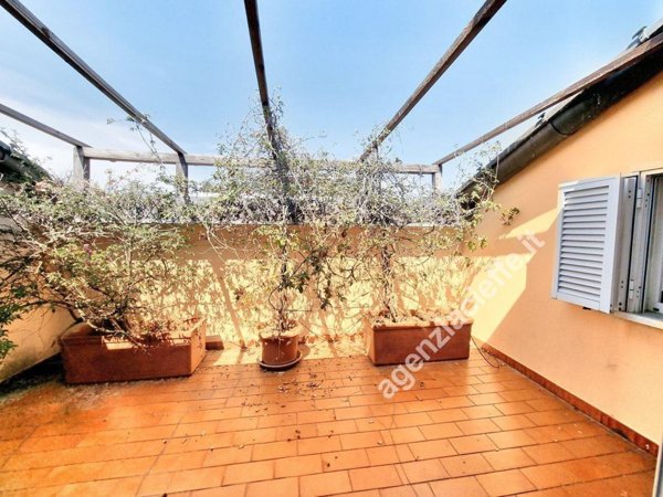 appartamento in vendita a Carrara in zona Marina di Carrara