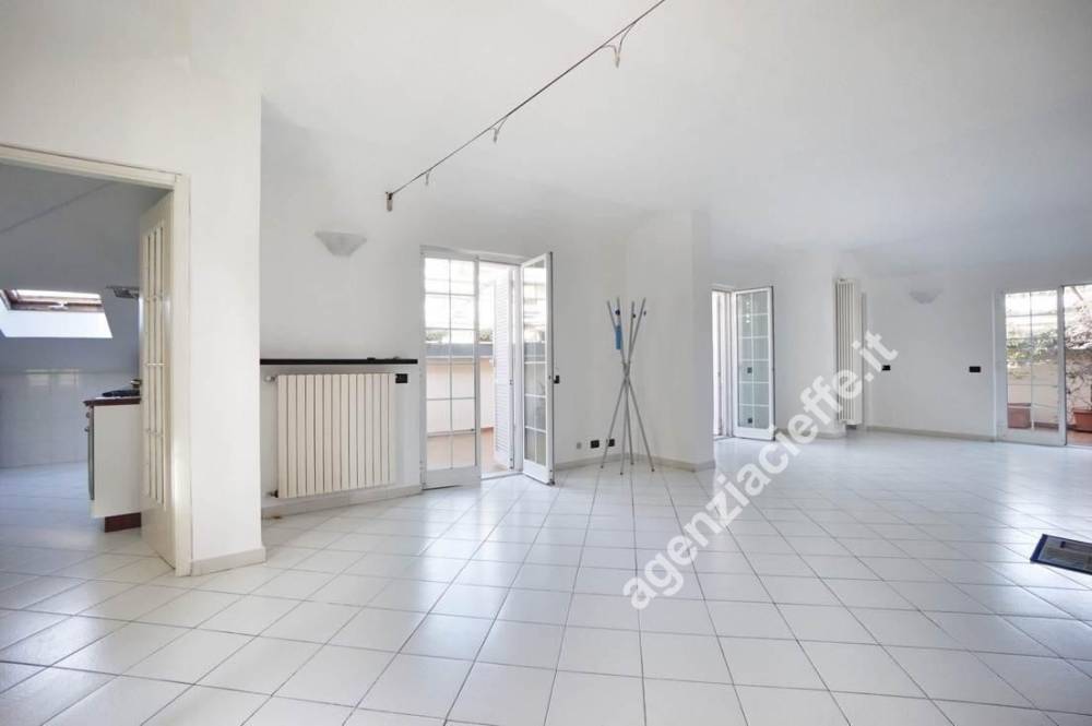 appartamento in vendita a Carrara in zona Marina di Carrara
