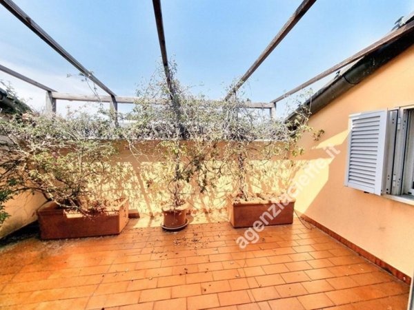 appartamento in vendita a Carrara in zona Marina di Carrara