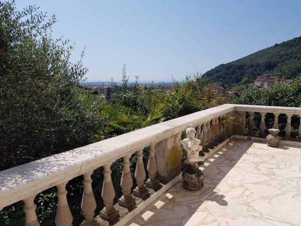 casa indipendente in vendita a Carrara in zona Fossola