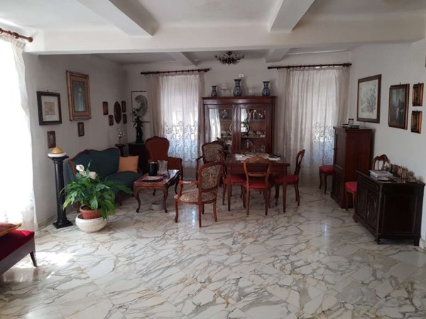 casa indipendente in vendita a Carrara