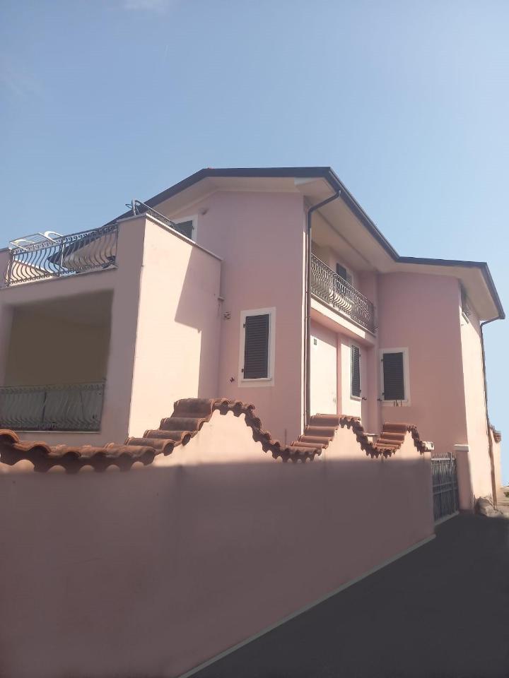 casa indipendente in vendita a Carrara in zona Marina di Carrara