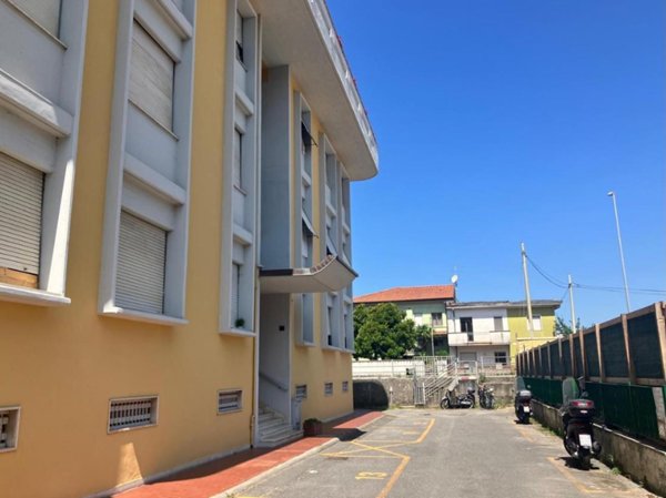 appartamento in vendita a Carrara in zona Marina di Carrara