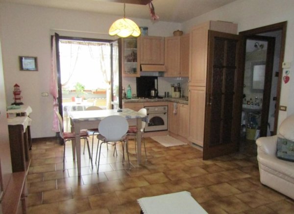 casa indipendente in vendita a Carrara in zona Avenza