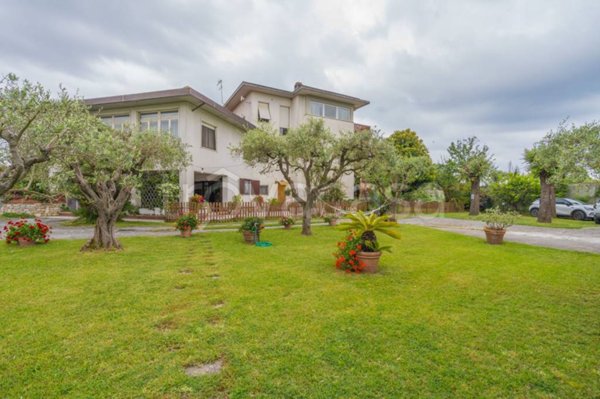 casa indipendente in vendita a Carrara in zona Marina di Carrara