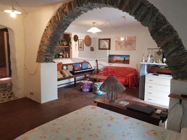 appartamento in vendita a Carrara in zona Fossola