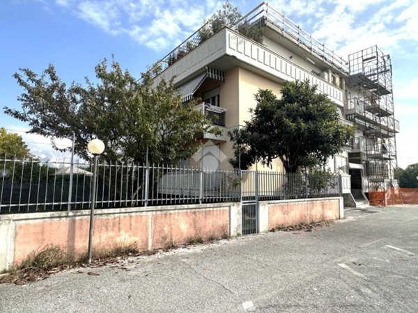 appartamento in vendita a Carrara in zona Marina di Carrara