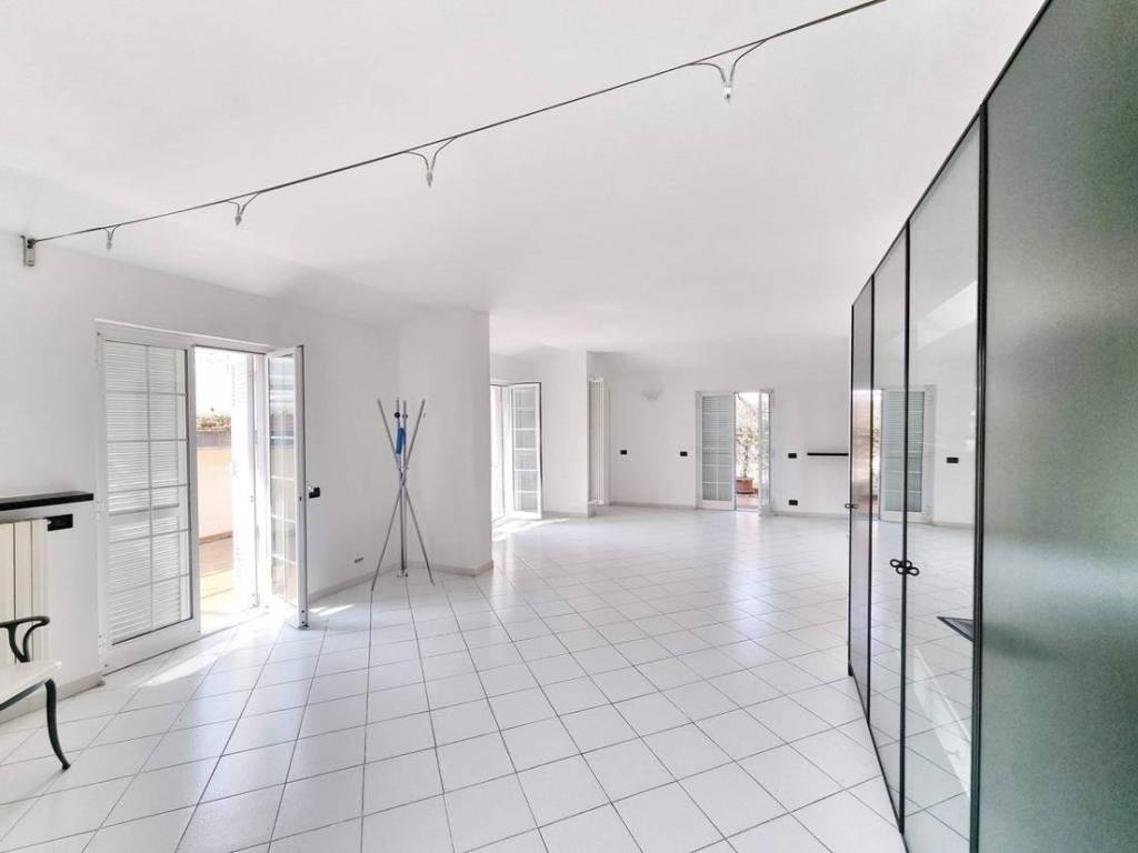appartamento in vendita a Carrara in zona Marina di Carrara