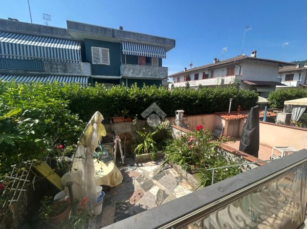 casa indipendente in vendita a Carrara in zona Avenza