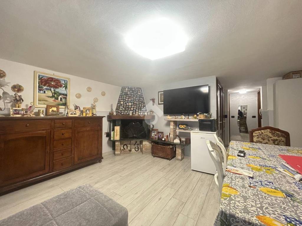 casa indipendente in vendita a Carrara in zona Avenza