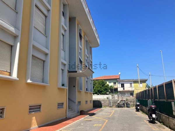 appartamento in vendita a Carrara in zona Marina di Carrara