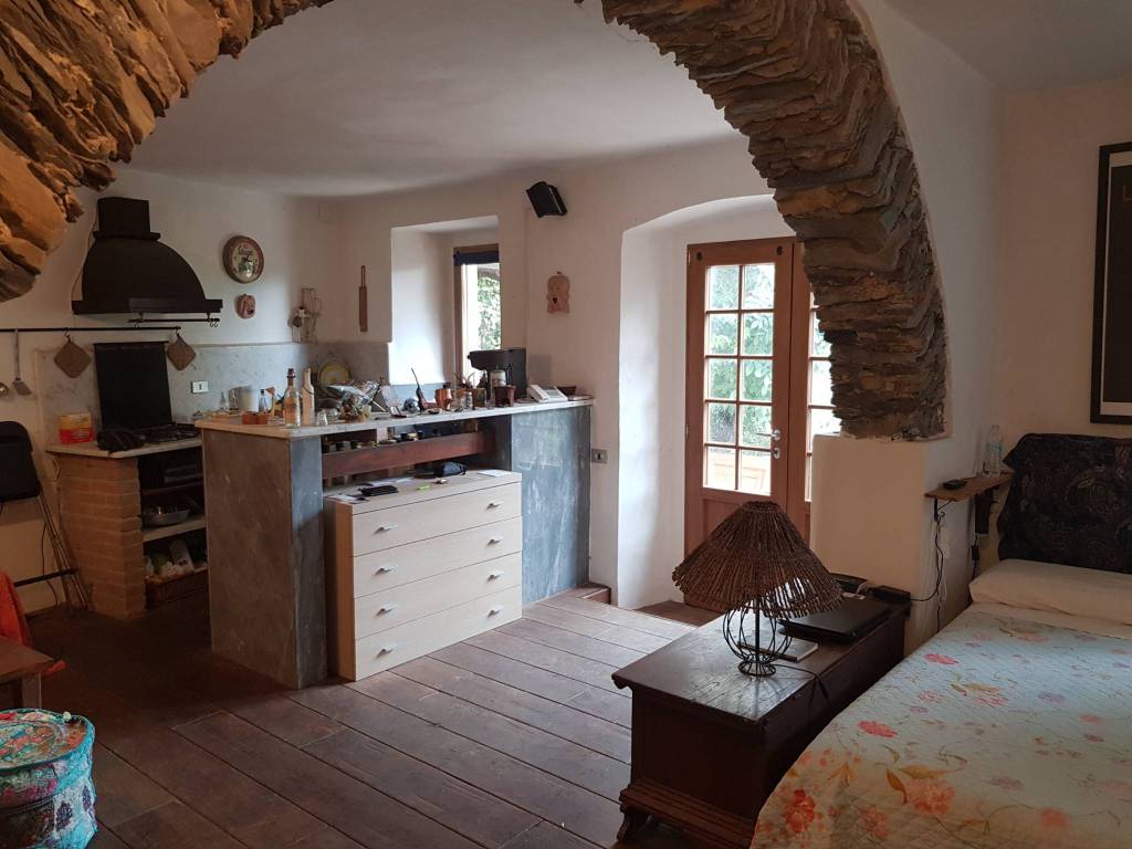 casa indipendente in vendita a Carrara in zona Stadio