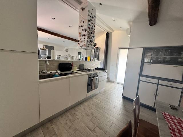 appartamento in vendita a Carrara in zona Bonascola